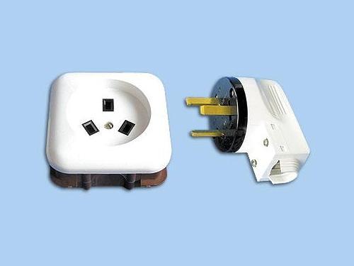 картинка Разъём 2P+E (вилка+розетка) скр. уст. для электроплиты 250В/32А белый UNIVersal !!! от магазина Электротехника