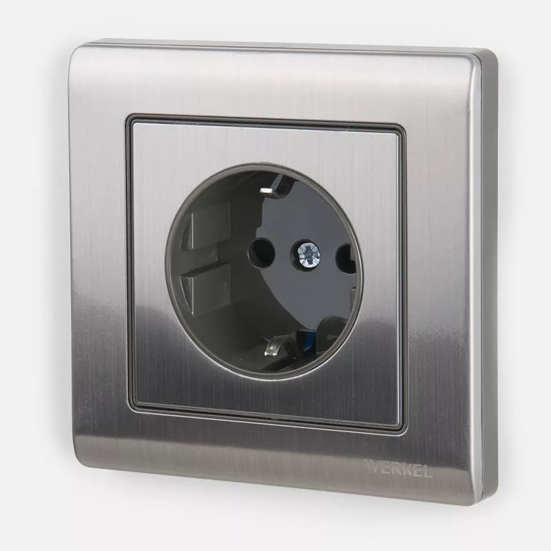 картинка Розетка 1-я 16А СУ с заземлением глянцевый никель Werkel от магазина Электротехника