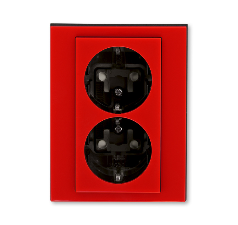 картинка Розетка 2-я 2P+E 16А СУ шторки механизм красный/дымчатый чёрный LEVIT от магазина Электротехника
