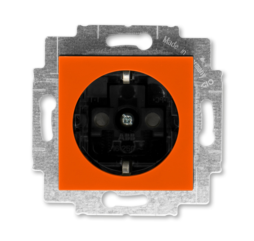 картинка Розетка 1-я 2P+E 16А СУ шторки механизм оранжевый/дымчатый чёрный LEVIT от магазина Электротехника